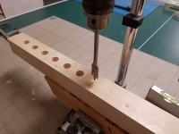 Vierkantholz mit Sacklöchern