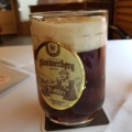 Ein Seidla mit bernsteinfarbenem Kellerbier