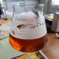 Bierglas mit Schaumrückständen am Glasrand