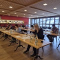 Damen und Herren der Schweizer Nationalmannschaft der Bier-Sommeliers verkosten Biere