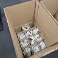 Sicht auf ein Paket mit Bierflaschen